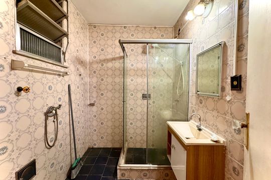 Banheiro social de kitnet/studio à venda com 1 quarto, 28m² em Centro, Rio de Janeiro