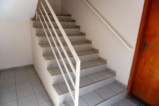 Escada de apartamento para alugar com 2 quartos, 68m² em Parque das Nacoes, Americana