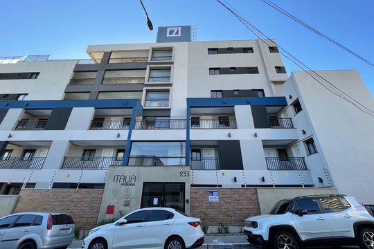 Fachada + Placa de apartamento para alugar com 1 quarto, 37m² em Vila Rosaria, São Paulo