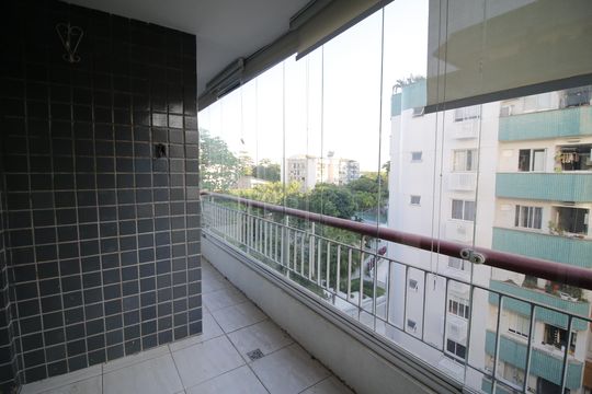 Varanda de apartamento para alugar com 4 quartos, 150m² em Anil, Rio de Janeiro