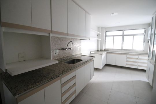 Cozinha de apartamento para alugar com 4 quartos, 150m² em Anil, Rio de Janeiro