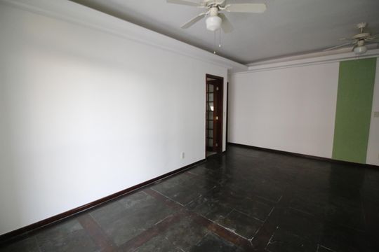 Sala de apartamento para alugar com 4 quartos, 150m² em Anil, Rio de Janeiro