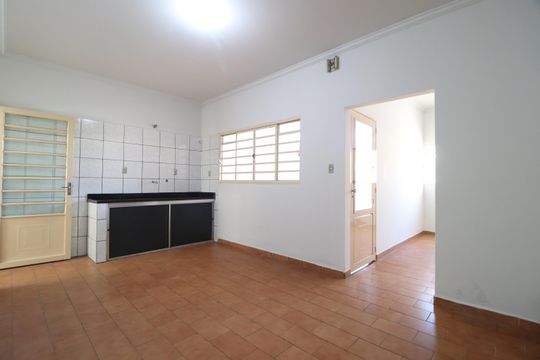 Cozinha de casa para alugar com 3 quartos, 74m² em Tibery, Uberlândia