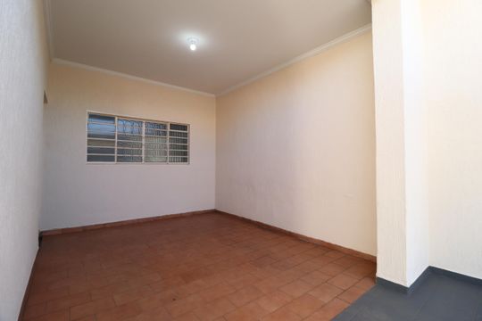 Garagem de casa para alugar com 3 quartos, 74m² em Tibery, Uberlândia