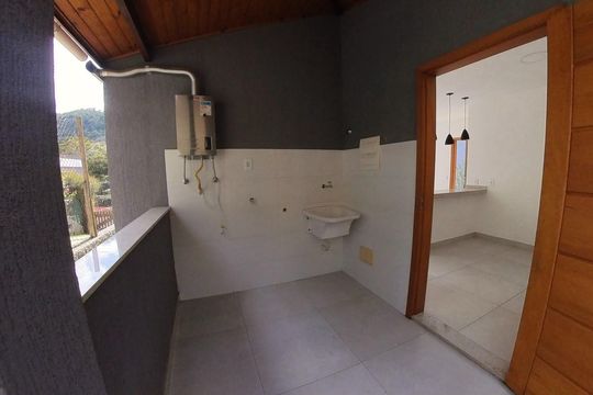 Área de Serviço de casa para alugar com 2 quartos, 122m² em Bonsucesso, Petrópolis