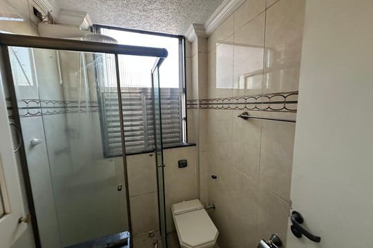 Banheiro de apartamento para alugar com 2 quartos, 62m² em Itararé, São Vicente