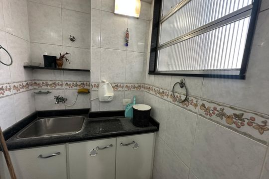 Cozinha e Área de Serviço de apartamento para alugar com 2 quartos, 62m² em Itararé, São Vicente