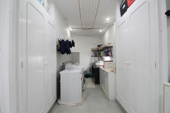 Área de Serviço de casa à venda com 3 quartos, 470m² em Jardim Guedala, São Paulo