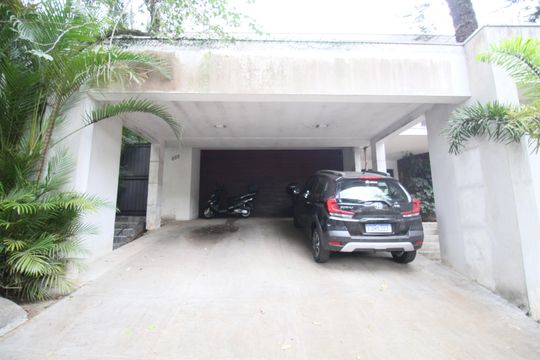 Garagem de casa à venda com 3 quartos, 470m² em Jardim Guedala, São Paulo