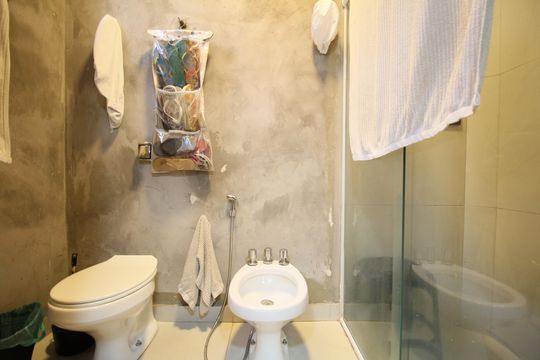 Banheiro 1 de casa à venda com 3 quartos, 470m² em Jardim Guedala, São Paulo