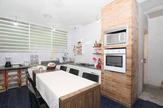Cozinha de casa à venda com 3 quartos, 470m² em Jardim Guedala, São Paulo