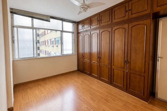 Quarto de apartamento à venda com 2 quartos, 109m² em Icaraí, Niterói