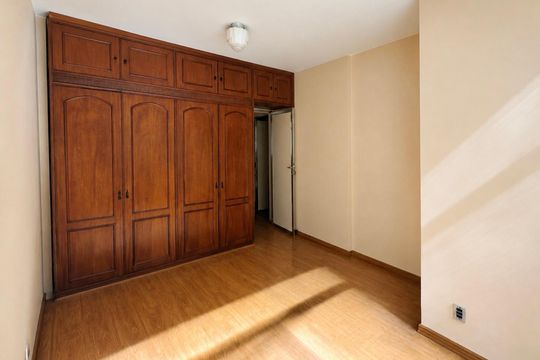Quarto de apartamento à venda com 2 quartos, 109m² em Icaraí, Niterói