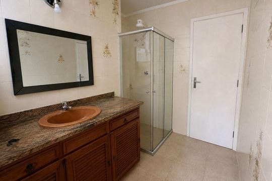 Banheiro de apartamento à venda com 2 quartos, 109m² em Icaraí, Niterói