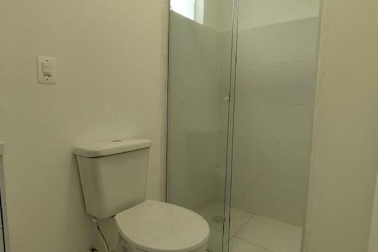 Banheiro de apartamento à venda com 2 quartos, 48m² em Vila Gumercindo, São Paulo