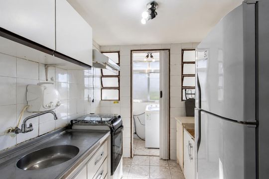 Cozinha de apartamento para alugar com 2 quartos, 56m² em Cristal, Porto Alegre