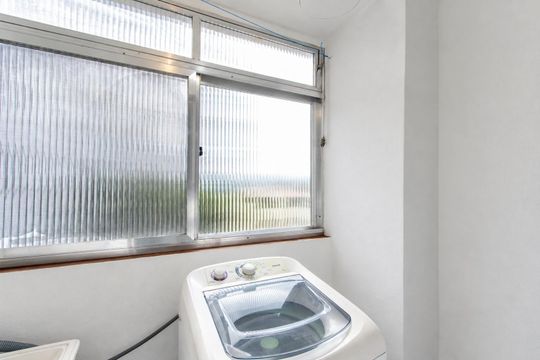 Área de serviço de apartamento para alugar com 2 quartos, 56m² em Cristal, Porto Alegre