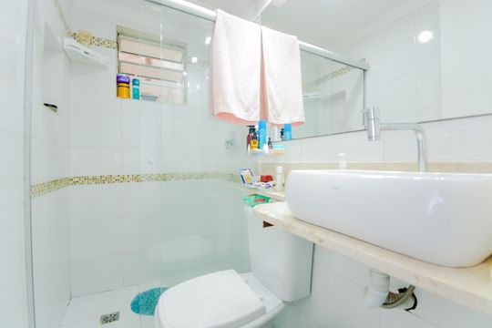 Banheiro de apartamento à venda com 1 quarto, 37m² em Centro, Guarulhos