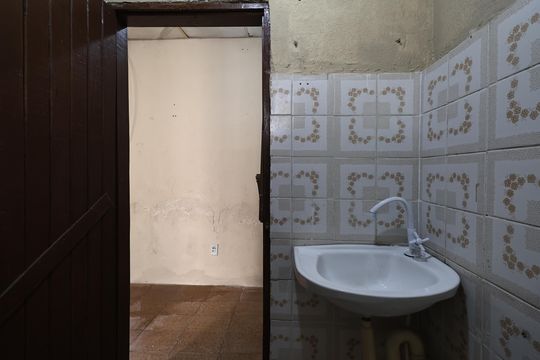 Banheiro edícula  de casa para alugar com 2 quartos, 70m² em Vila Lutécia, Santo André