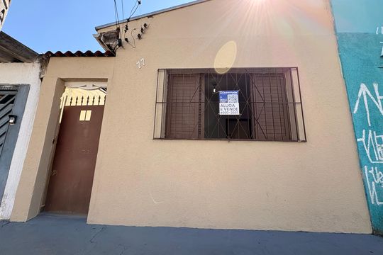 Fachada  de casa para alugar com 2 quartos, 70m² em Vila Lutécia, Santo André