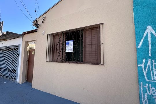 Fachada + plaquinha NEBF-238 de casa para alugar com 2 quartos, 70m² em Vila Lutécia, Santo André