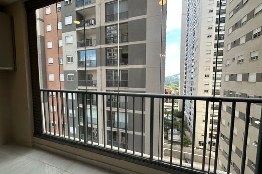 Varanda da Sala de apartamento à venda com 2 quartos, 52m² em Alphaville Empresarial, Barueri