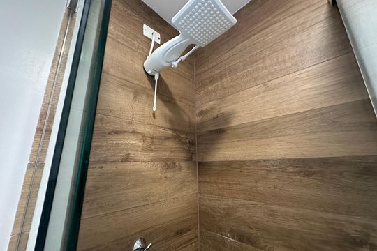 Banheiro de apartamento à venda com 2 quartos, 52m² em Alphaville Empresarial, Barueri