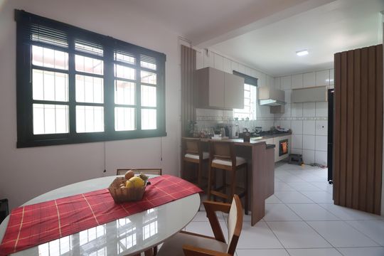 Cozinha  de casa à venda com 3 quartos, 350m² em Rio Branco, Canoas