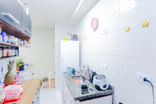 Cozinha de apartamento à venda com 2 quartos, 48m² em Parque Continental I, Guarulhos
