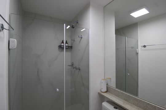 Banheiro de kitnet/studio à venda com 1 quarto, 28m² em Indianópolis, São Paulo