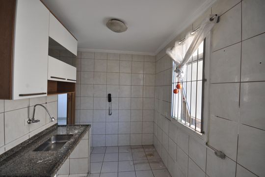 Cozinha de apartamento para alugar com 2 quartos, 50m² em Vila Albertina, São Paulo