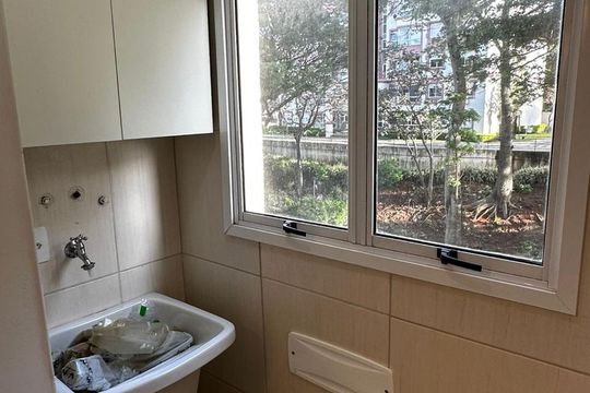 Área de serviço de apartamento para alugar com 3 quartos, 72m² em Cavalhada, Porto Alegre