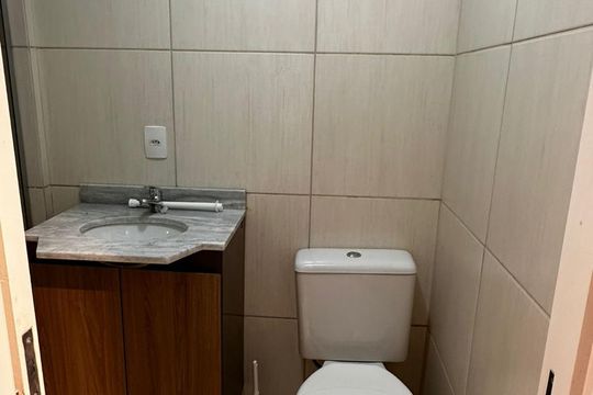 Banheiro de apartamento para alugar com 3 quartos, 72m² em Cavalhada, Porto Alegre