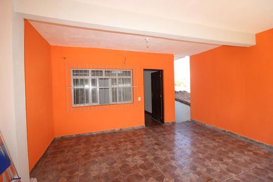 Garagem de casa para alugar com 3 quartos, 125m² em Jardim Robru, São Paulo