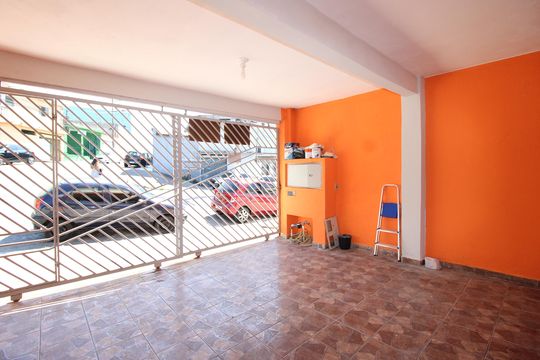 Garagem de casa para alugar com 3 quartos, 125m² em Jardim Robru, São Paulo