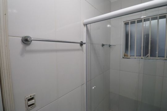 Banheiro da suíte de casa à venda com 2 quartos, 225m² em Vila Maria Alta, São Paulo