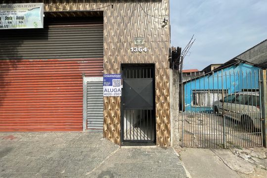 Fachada + Placa de casa para alugar com 1 quarto, 48m² em Vila Carolina, São Paulo