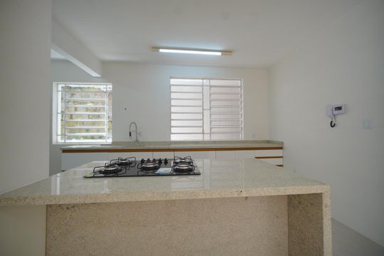 Casa para alugar com 4 quartos, 257m² em Agronômica, Florianópolis