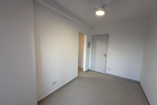 Sala de apartamento para alugar com 2 quartos, 42m² em Parque Bitaru, São Vicente