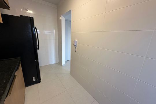 Cozinha de apartamento para alugar com 2 quartos, 42m² em Parque Bitaru, São Vicente