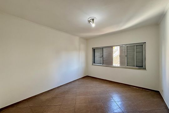 Quarto 1 de casa para alugar com 3 quartos, 180m² em Jardim Miriam, São Paulo