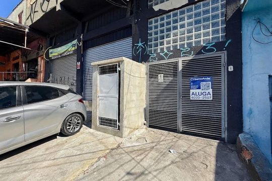 Fachada  de casa para alugar com 3 quartos, 180m² em Jardim Miriam, São Paulo