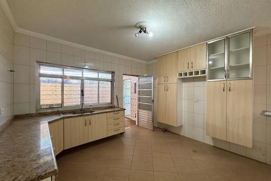 Cozinha  de casa para alugar com 3 quartos, 180m² em Jardim Miriam, São Paulo