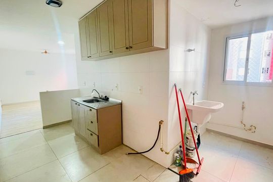 Cozinha e Área de Serviço de apartamento para alugar com 2 quartos, 52m² em Jardim de Lourdes, Embu das Artes