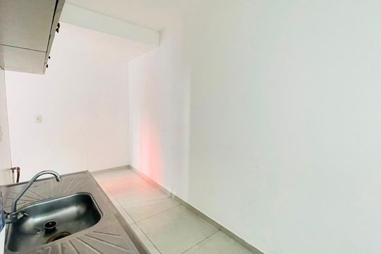 Cozinha de apartamento para alugar com 2 quartos, 52m² em Jardim de Lourdes, Embu das Artes