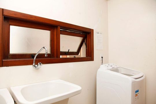 Área Comum - Lavanderia (01 por andar) de apartamento para alugar com 1 quarto, 43m² em Centro Histórico, Porto Alegre