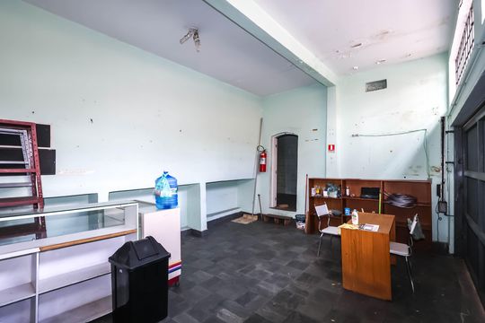 Garagem de casa à venda com 5 quartos, 430m² em Cambuci, São Paulo