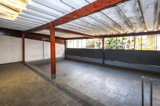 Varanda de casa à venda com 5 quartos, 430m² em Cambuci, São Paulo