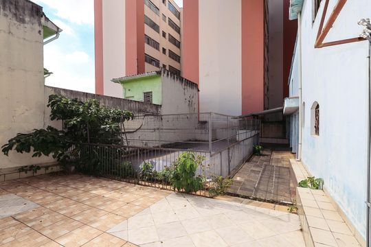 Quintal de casa à venda com 5 quartos, 430m² em Cambuci, São Paulo