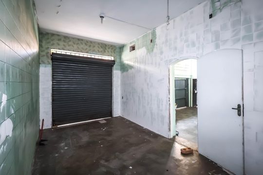 Garagem de casa à venda com 5 quartos, 430m² em Cambuci, São Paulo